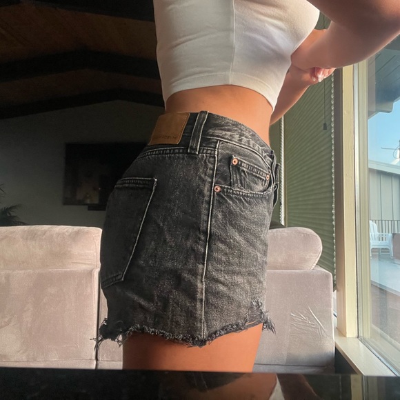 Aritzia denim forum jean shorts in black. - Picture 2 of 2